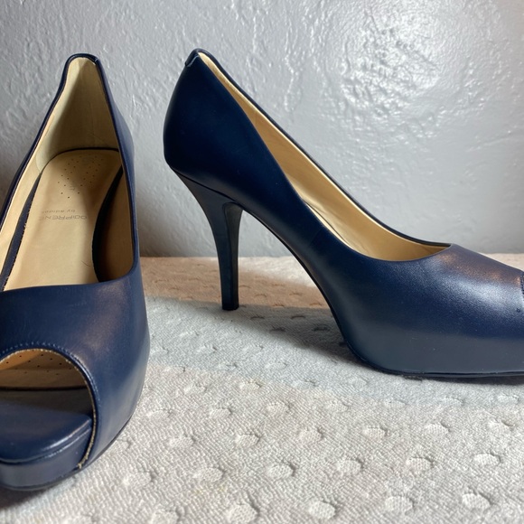 NWOT ROCKPORT adiPRENE by Adidas Women’s Blue Leather PeepToe Pumps - Picture 4 of 16
